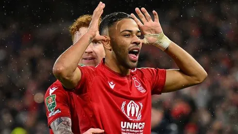 Renan Lodi com a camisa do Nottingham Forest - Foto: Getty Images