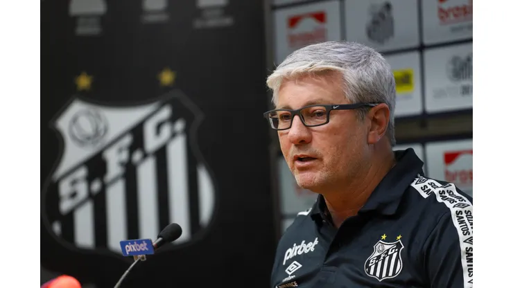 Fernanda Luz/AGIF - Técnico vem sendo questionado pela torcida santista