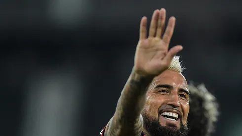Vidal anuncia saída do Flamengo em breve e alfineta Sampaoli