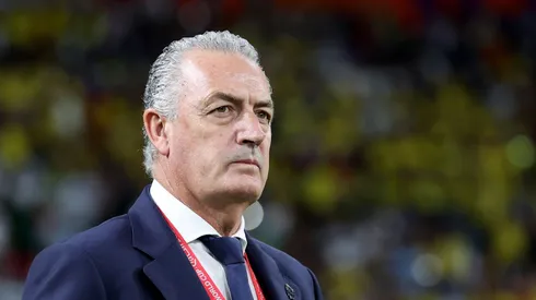 DOHA, QATAR - NOVEMBER 29: Head coach Gustavo Alfaro of Ecuador looks on before the FIFA World Cup Qatar 2022 Group A match between Ecuador and Senegal at Khalifa International Stadium on November 29, 2022 in Doha, Qatar. (Photo by Elsa/Getty Images)