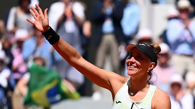 Bia comemorando a vitória nas oitavas de Roland Garros