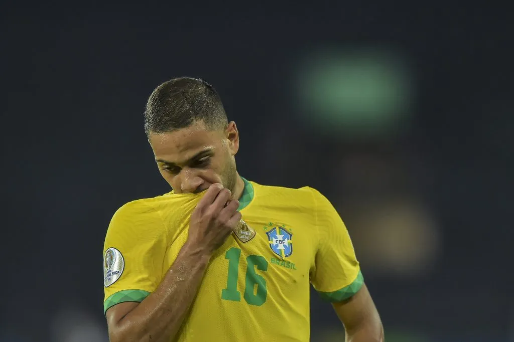 Foto: Thiago Ribeiro/AGIF – Renan Lodi já defendeu a Seleção Brasileira e hoje está encostado no Atlético de Madrid