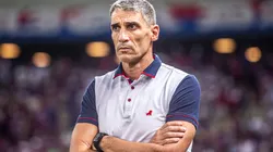 Foto: Lucas Emanuel/AGIF- Juan Vojvoda tenta achar solução para o ataque