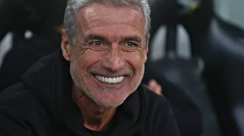 Foto: Gabriel Machado/AGIF- Luís Castro dará quatro dias de folga para o elenco