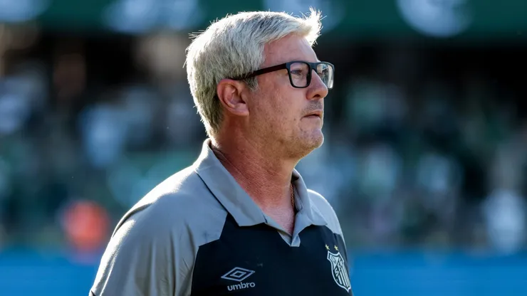 Foto: Robson Mafra/AGIF - Odair está pressionado no Santos