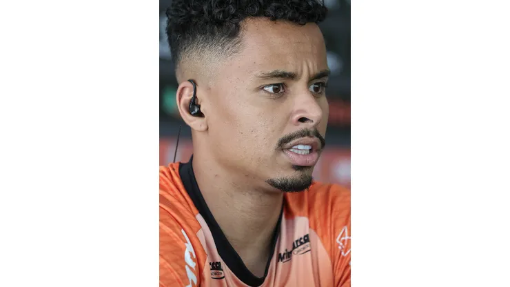Galo define situação de Allan e valores 'impressionam' na web