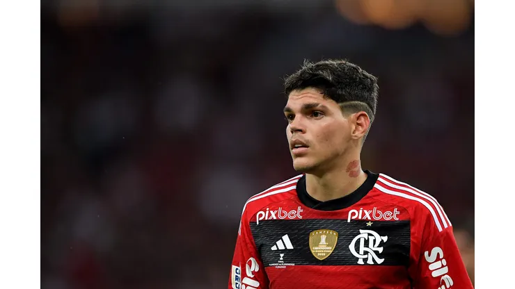Thiago Ribeiro/AGIF. Ayrton Lucas pode ganhar concorrência forte no Flamengo