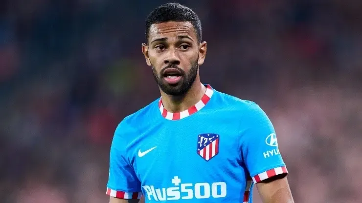 Foto: Juan Manuel Serrano Arce/Getty Images – Renan Lodi não faz parte dos planos do Atlético de Madrid