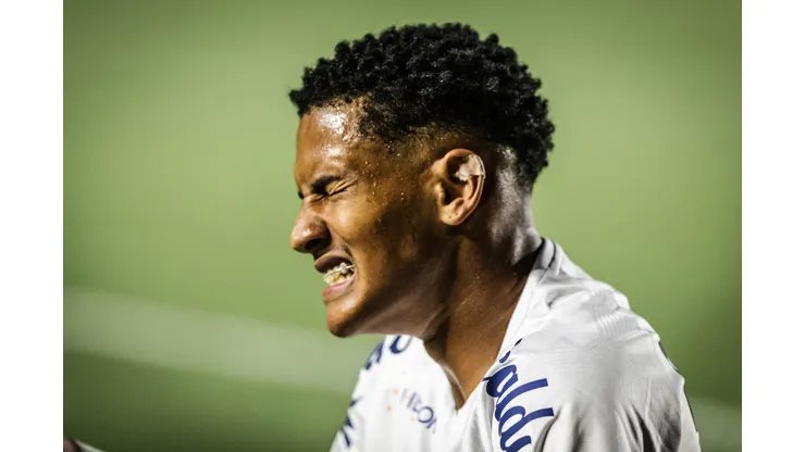 SP - SANTOS - 20/04/2023 - COPA SUL-AMERICANA 2023, SANTOS X AUDAX ITALIANO - Angelo jogador do Santos lamenta chance perdida durante partida contra o Audax Italiano no estadio Vila Belmiro pelo campeonato Copa Sul-Americana 2023. Foto: Abner Dourado/AGIF