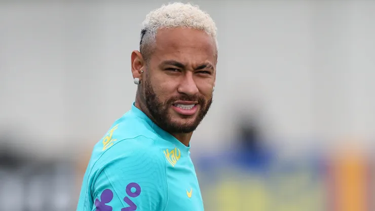 Neymar virou o centro das atenções de torcedores do Santos ao aparecer com camisa do Peixe em Miami durante final da NBA