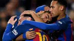 BARCELONA, SPAIN - DECEMBER 18: Luis Suarez (C) of FC Barcelona celebrates with his team mates Lionel Messi (L) and Neymar Jr.after scoring his team's second goal during the La Liga match between FC Barcelona and RCD Espanyol at the Camp Nou stadium on December 18, 2016 in Barcelona, Spain. (Photo by David Ramos/Getty Images)