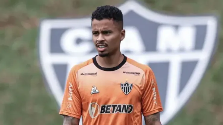 Allan, jogador do Atlético-MG treinando no CT do Galo