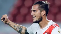 Zuculini comemorando jogo pelo River Plate