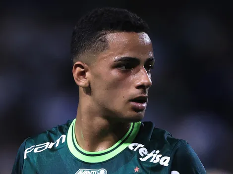 Giovani perde espaço no Palmeiras, mas Abel pede calma com o atacante