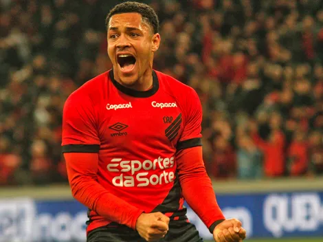 Sem Messi, Barcelona 'parte pra cima' de Vitor Roque, do Athletico