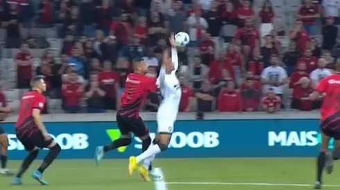 Reprodução/TNT - Lance polêmico.