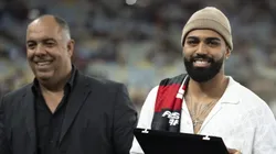 RJ - RIO DE JANEIRO - 08/06/2023 - LIBERTADORES 2023, FLAMENGO X RACING - Gabi jogador do Flamengo levanta placa comemorativa durante cerimonia de homenagem pelo recorde de gols na Libertadores antes da partida contra o Racing no estadio Maracana pela decisao do campeonato Libertadores 2023. Foto: Jorge Rodrigues/AGIF