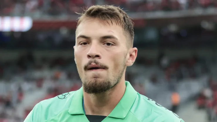 PR - CURITIBA - 27/05/2023 - BRASILEIRO A 2023, ATHLETICO-PR X GREMIO - Gabriel Grando goleiro do Gremio antes da partida contra o Athletico-PR no estadio Arena da Baixada pelo campeonato BRASILEIRO A 2023.