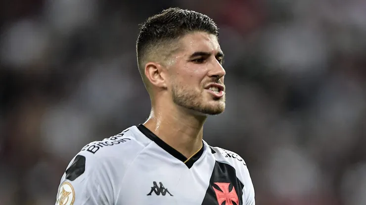 RJ - RIO DE JANEIRO - 05/06/2023 - BRASILEIRO A 2023, VASCO X FLAMENGO - Pedro Raul jogador do Vasco durante partida contra o Flamengo no estadio Maracana pelo campeonato BRASILEIRO A 2023.