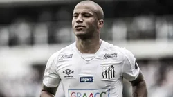 Peñarol, de Carlos Sánchez, levou uma "surra" do Defensa Y Justicia de Colombo, alvo do Inter