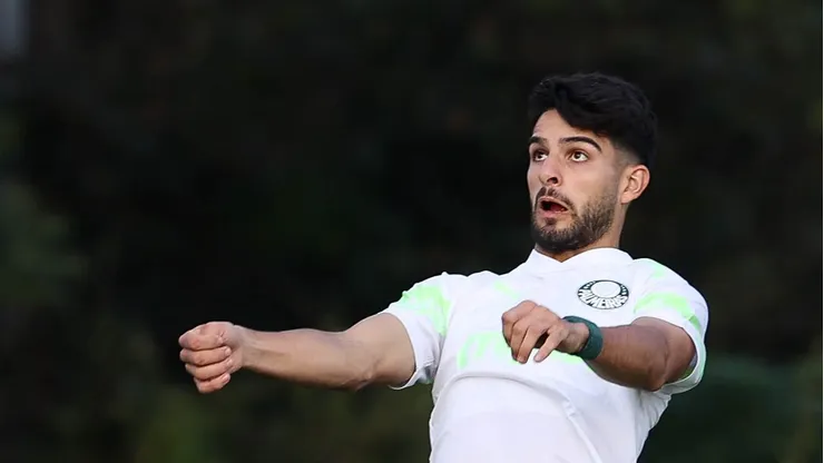 Foto: Cesar Greco/Palmeiras - O jogador Flaco López, da SE Palmeiras, durante treinamento, na Academia de Futebol.