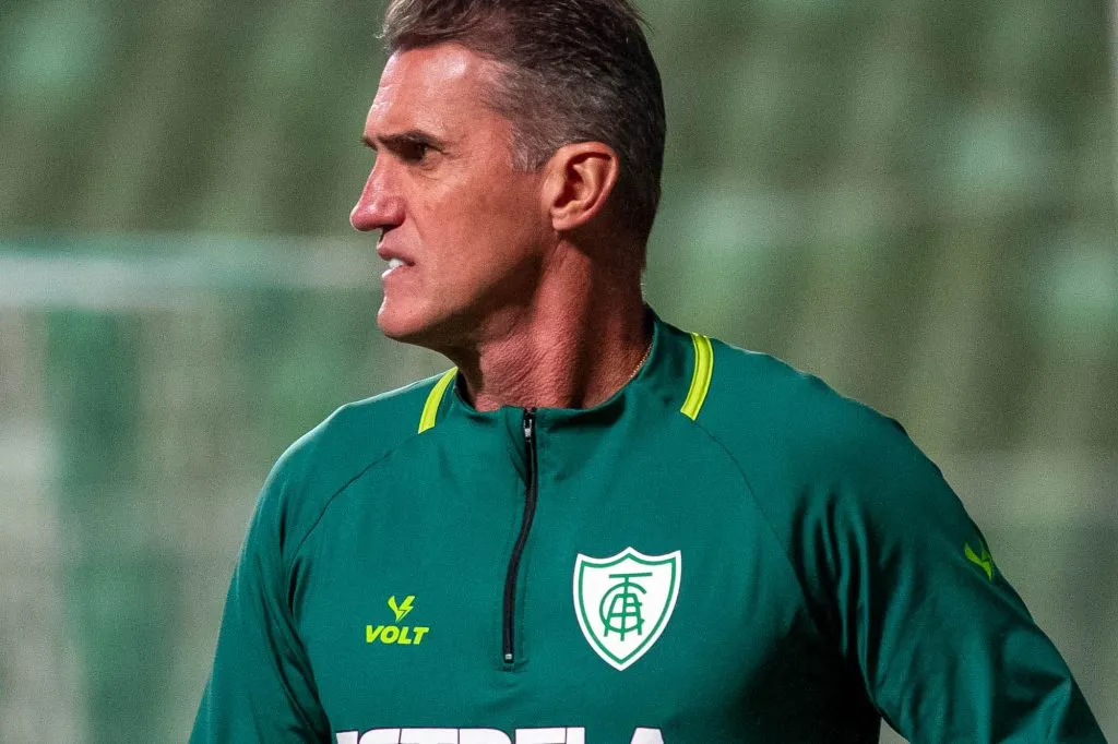 MG – BELO HORIZONTE – 06/06/2023 – COPA SUL-AMERICANA 2023, AMERICA-MG X MILLONARIOS – Vagner Mancini tecnico do America-MG durante partida contra o Millonarios no estadio Independencia pelo campeonato Copa Sul-Americana 2023. Foto: Fernando Moreno/AGIF