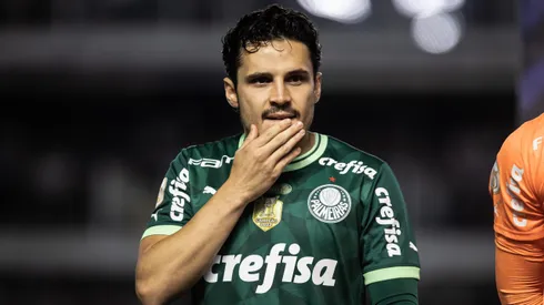 Raphael Veiga, meia do Palmeiras em jogo do Alviverde - Foto: Abner Dourado/AGIF