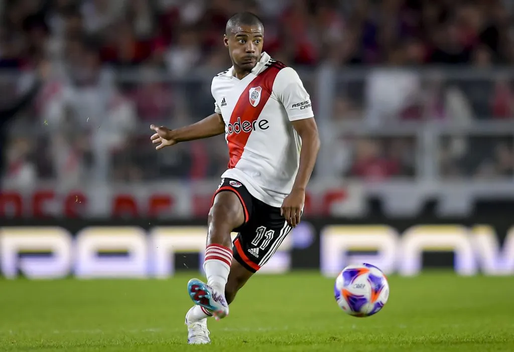 Photo by Marcelo Endelli/Getty Images – Nicolás de La Cruz se aproxima do Flamengo