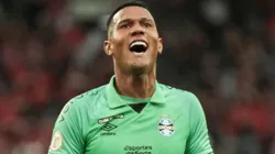 Goleiro Adriel ajudou Luis Suárez quando uruguaio sentiu pisão em treino no Grêmio