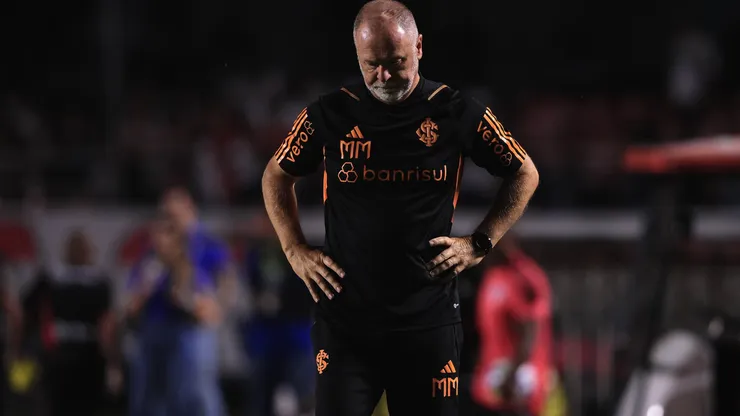 Foto: Ettore Chiereguini/AGIF - Mano Menezes: técnico pode ter problema contra o Vasco