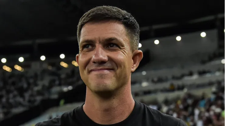 RJ - RIO DE JANEIRO - 05/06/2023 - BRASILEIRO A 2023, VASCO X FLAMENGO - Mauricio Barbieri tecnico do Vasco durante partida contra o Flamengo no estadio Maracana pelo campeonato BRASILEIRO A 2023.