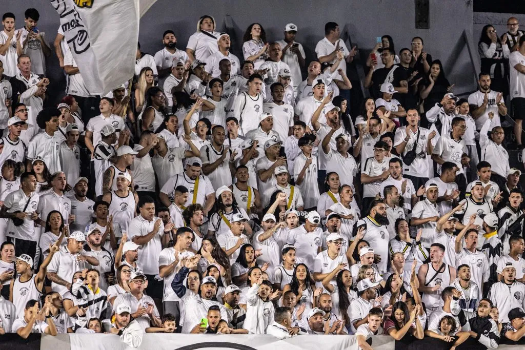 SP – SANTOS – 03/06/2023 – BRASILEIRO A 2023, SANTOS X INTERNACIONAL – Torcida durante partida entre Santos e Internacional no estadio Vila Belmiro pelo campeonato BRASILEIRO A 2023. Foto: Abner Dourado/AGIF