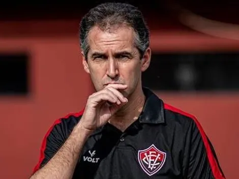 Léo Condé projeta mudanças na estrutura do Vitória e pode abandonar o esquema de três zagueiros