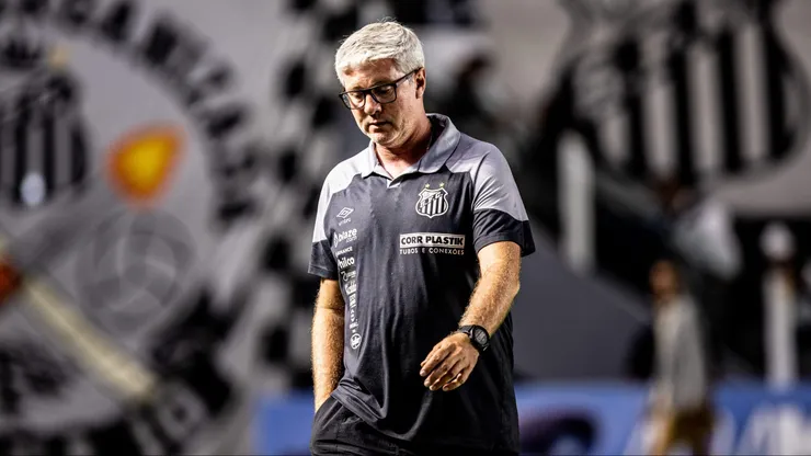 Foto: Abner Dourado/AGIF- Odair Hellmann está em má fase com o Santos