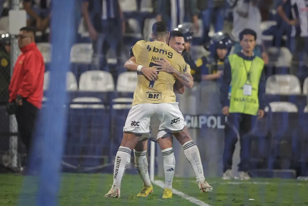Foto: Pedro Souza/Atlético-MG – Pedrinho comemora gol com Hulk na Libertadores