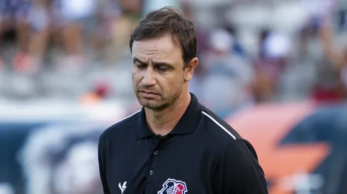Foto: Rafael Vieira/AGIF – Felipe Conceição, técnico do Santa Cruz