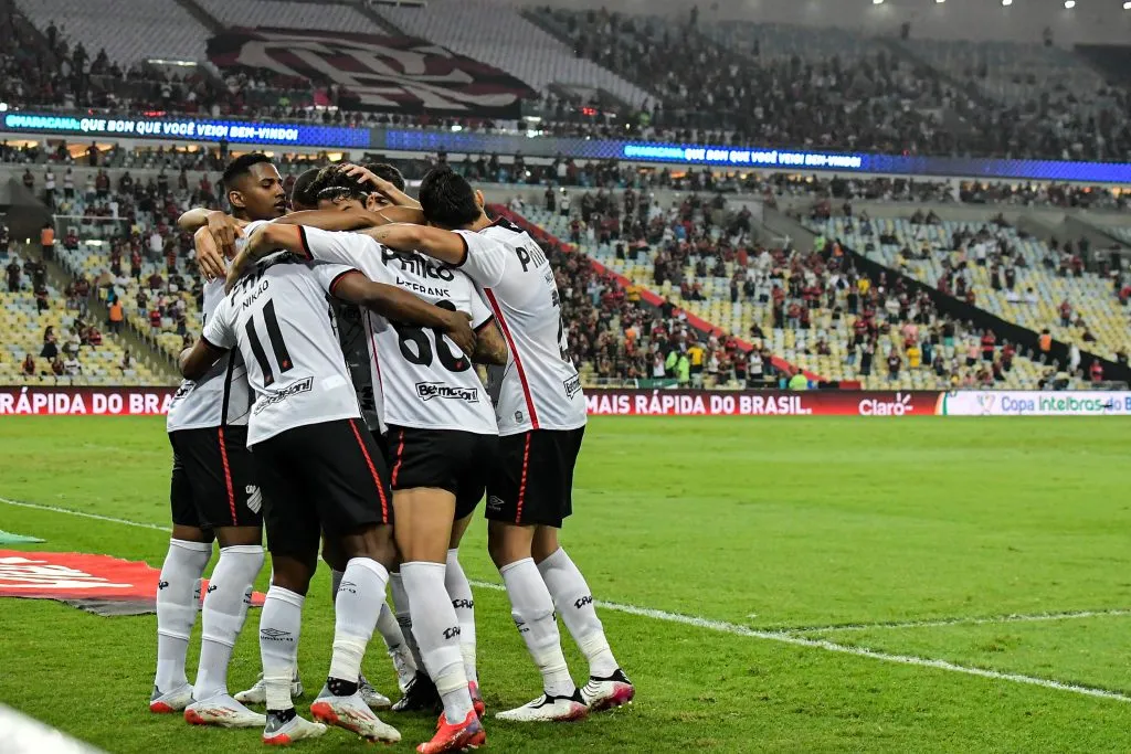 Foto: Thiago Ribeiro/AGIF – Em 2021, o Furacão eliminou o Flamengo da Copa do Brasil