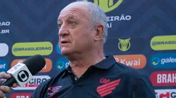 Felipão fez questão de reclamar publicamente do comportamento da torcida do Athletico em jogo ganho na Libertadores