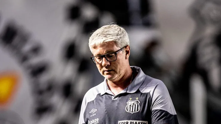 Foto: Abner Dourado/AGIF - Odair sai mal no Santos