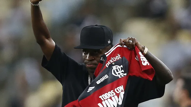 Photo by Wagner Meier/Getty Images - Vini Jr recebe homenagens
