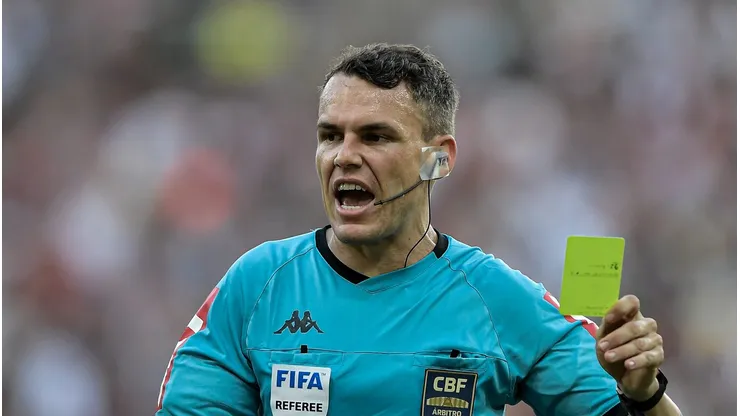 Foto: Thiago Ribeiro/AGIF - Paulo Cesar Zanovelli da Silva apitou o jogo do Santos