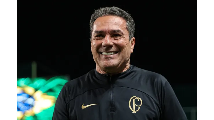 Luxa sugeriu Walace ao Corinthians, mas alto valor fez Clube sair de cena. Palmeiras também tem interesse no camisa 5