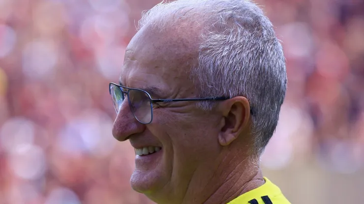GUAYAQUIL, ECUADOR - OCTOBER 29: Dorival Junior head coach of Flamengo smiles prior to the final of Copa CONMEBOL Libertadores 2022 between Flamengo and Athletico Paranaense at Estadio Monumental Isidro Romero Carbo on October 29, 2022 in Guayaquil, Ecuador. (Photo by Franklin Jacome/Getty Images)