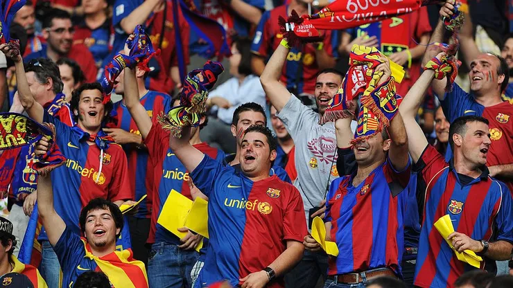 Foto: Jasper Juinen/Getty Images - Torcida do Barcelona