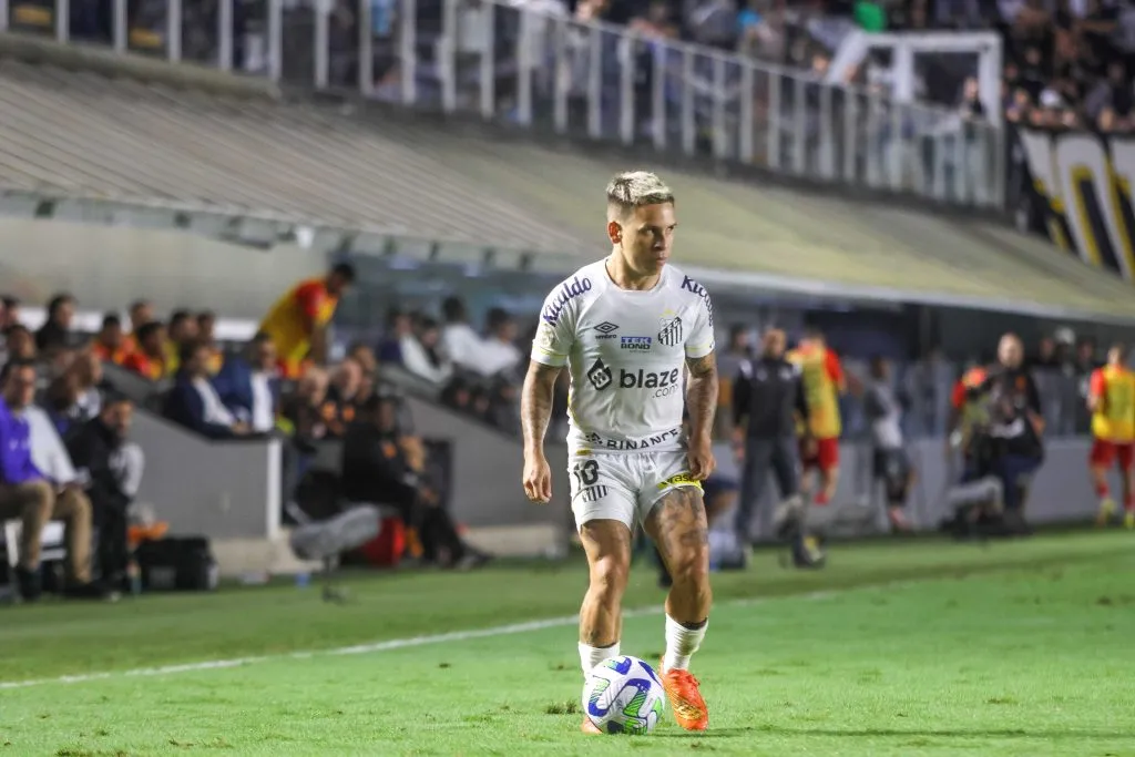 Soteldo jogador do Santos durante partida contra o Internacional no estádio Vila Belmiro pelo campeonato BRASILEIRO A 2023. Foto: Fernanda Luz/AGIF