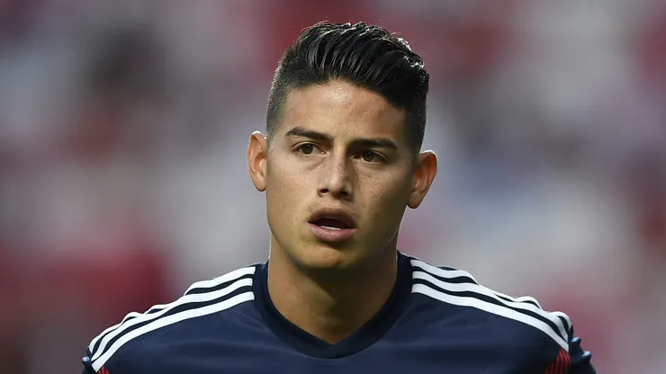 LISBON, PORTUGAL - SEPTEMBER 19: James Rodriguez of Bayern Munich looks on prior to the Group E match of the UEFA Champions League between SL Benfica and FC Bayern Muenchen at Estadio da Luz on September 19, 2018 in Lisbon, Portugal. (Photo by Octavio Passos/Getty Images)