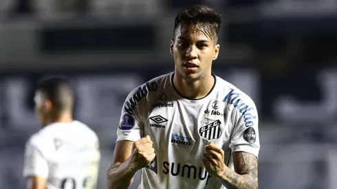 Foto: Carla Carniel-Pool/Getty Images - Kaio Jorge trata lesão no CT Rei Pelé