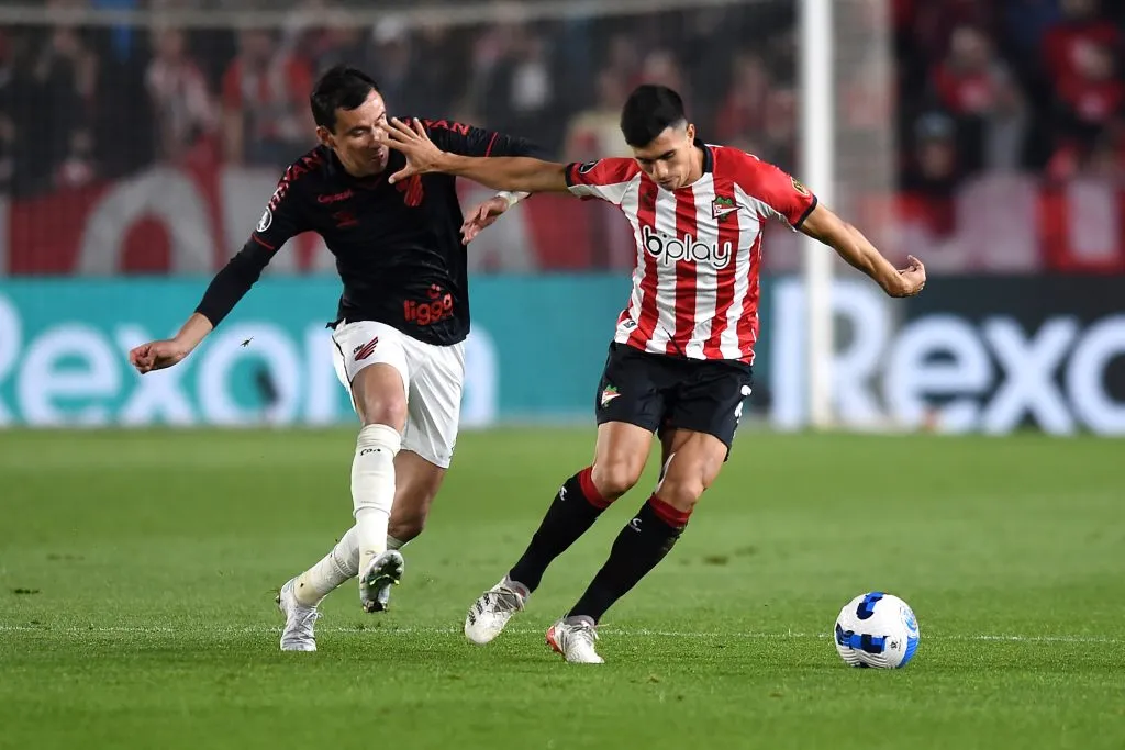 Leonardo Godoy no Estudiantes – Foto: Marcelo Endelli/Getty Images