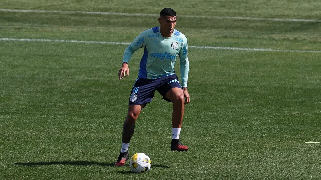 Abel vetou a chegada de um novo zagueiro por conta de Naves, que ganhou a confiança do treinador. Foto: César Greco/ Palmeiras
