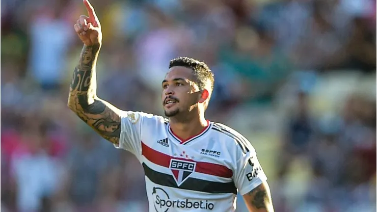 Luciano com a camisa do São Paulo, patrocinado pela Adidas - Foto: Thiago Ribeiro/AGIF